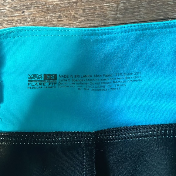 Victoria’s Secret sport flare fit regular length flared yoga pants leggings - Picture 3 of 4